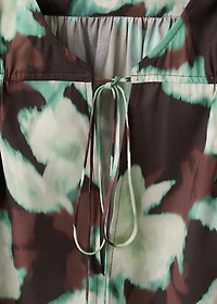 V-neck blouse with tie