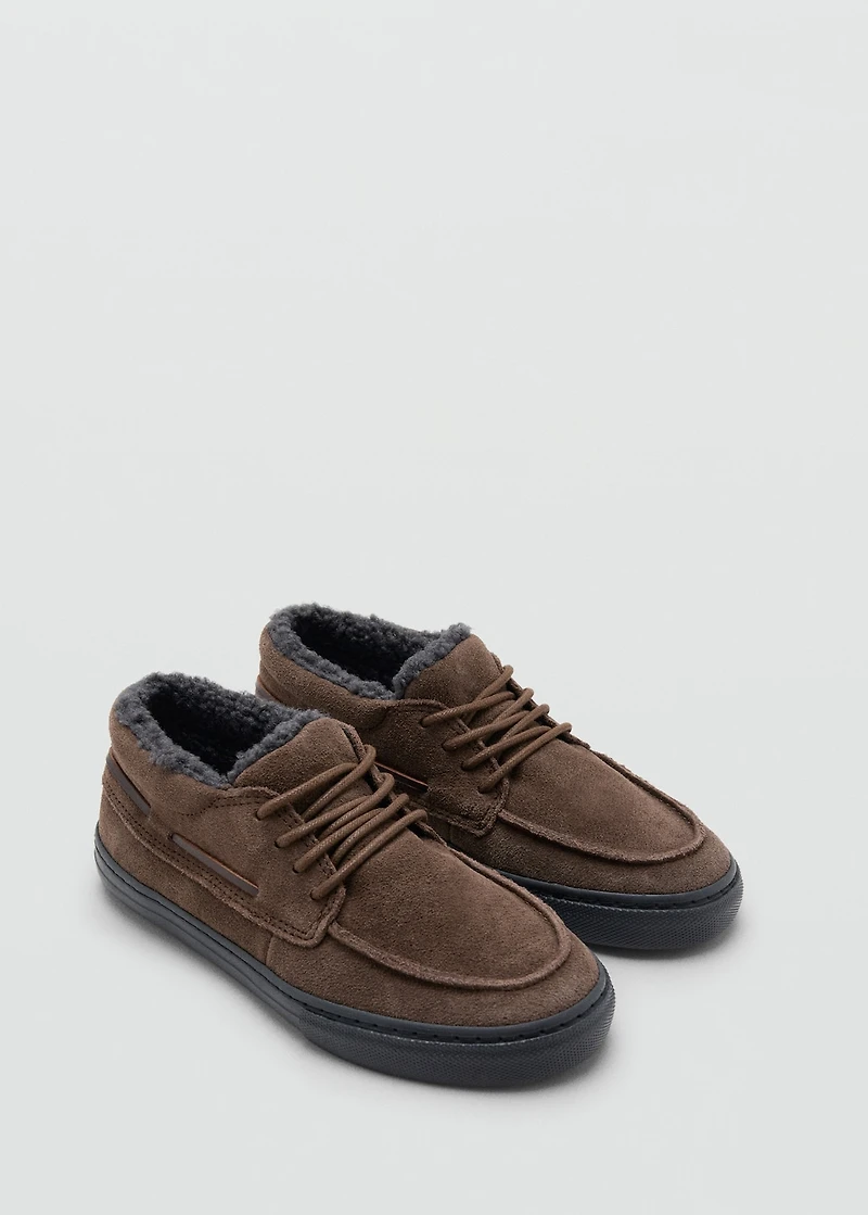 Lace-up leather shoes