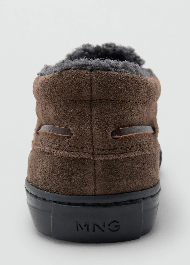 Lace-up leather shoes