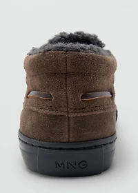 Lace-up leather shoes