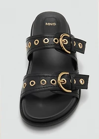 Strap sandals with buckle