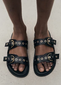 Strap sandals with buckle