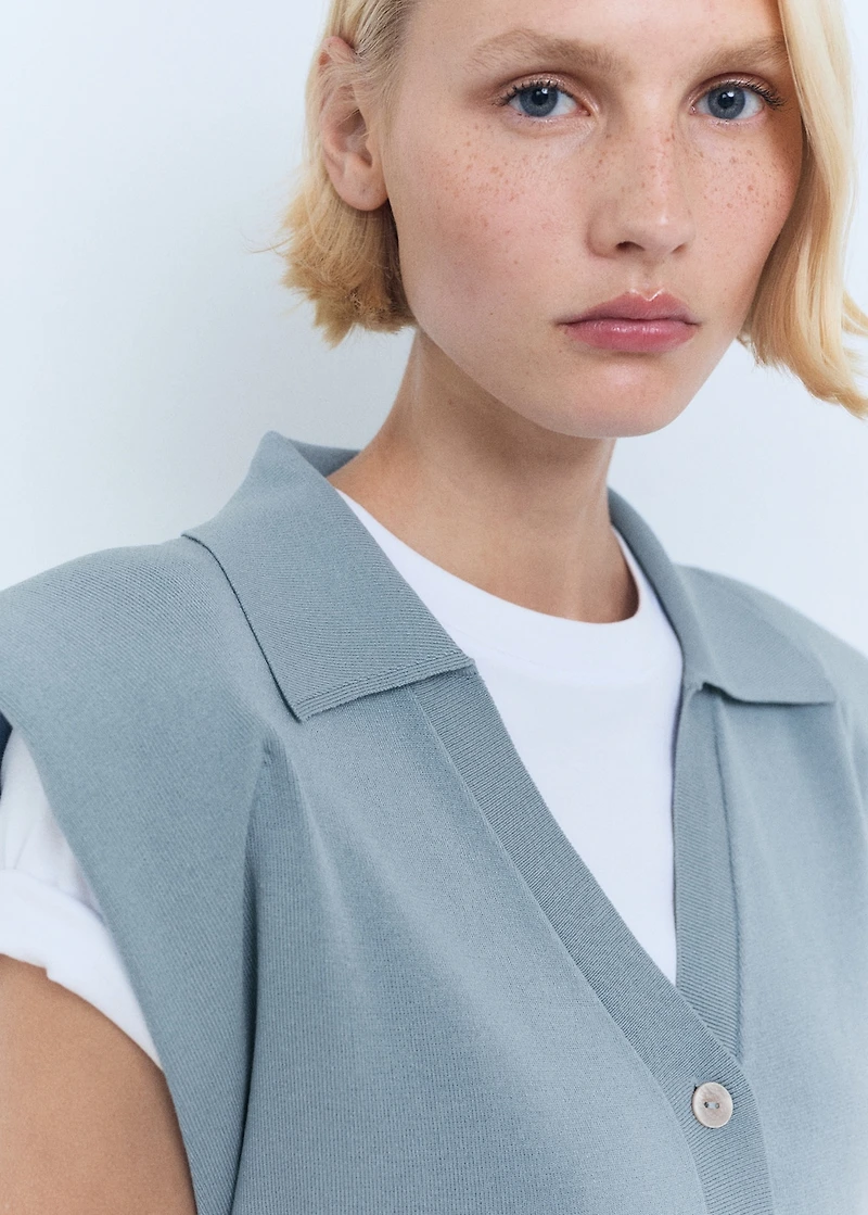 Fine-knit shoulder-padded vest