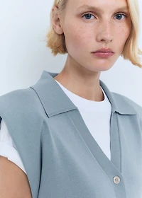 Fine-knit shoulder-padded vest