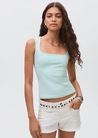 Knitted top with wide straps