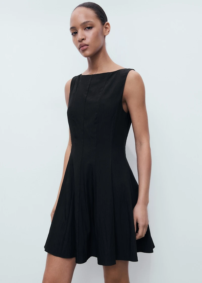 Boat-neck dress with pleats