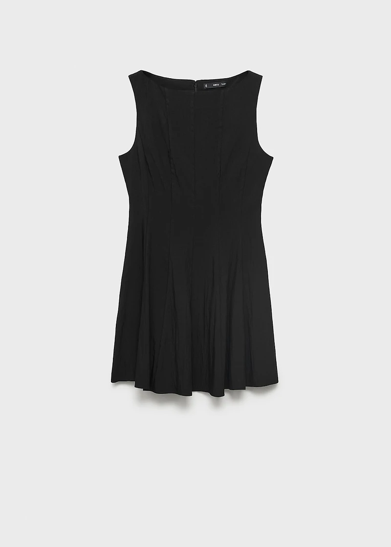 Boat-neck dress with pleats