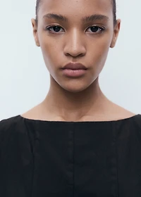 Boat-neck dress with pleats