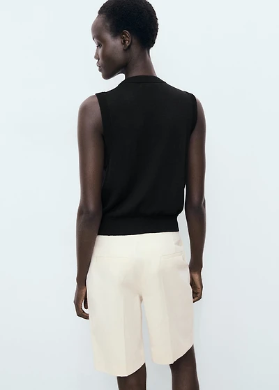 Fine-knit vest with buttons