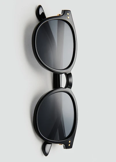 Round-framed sunglasses