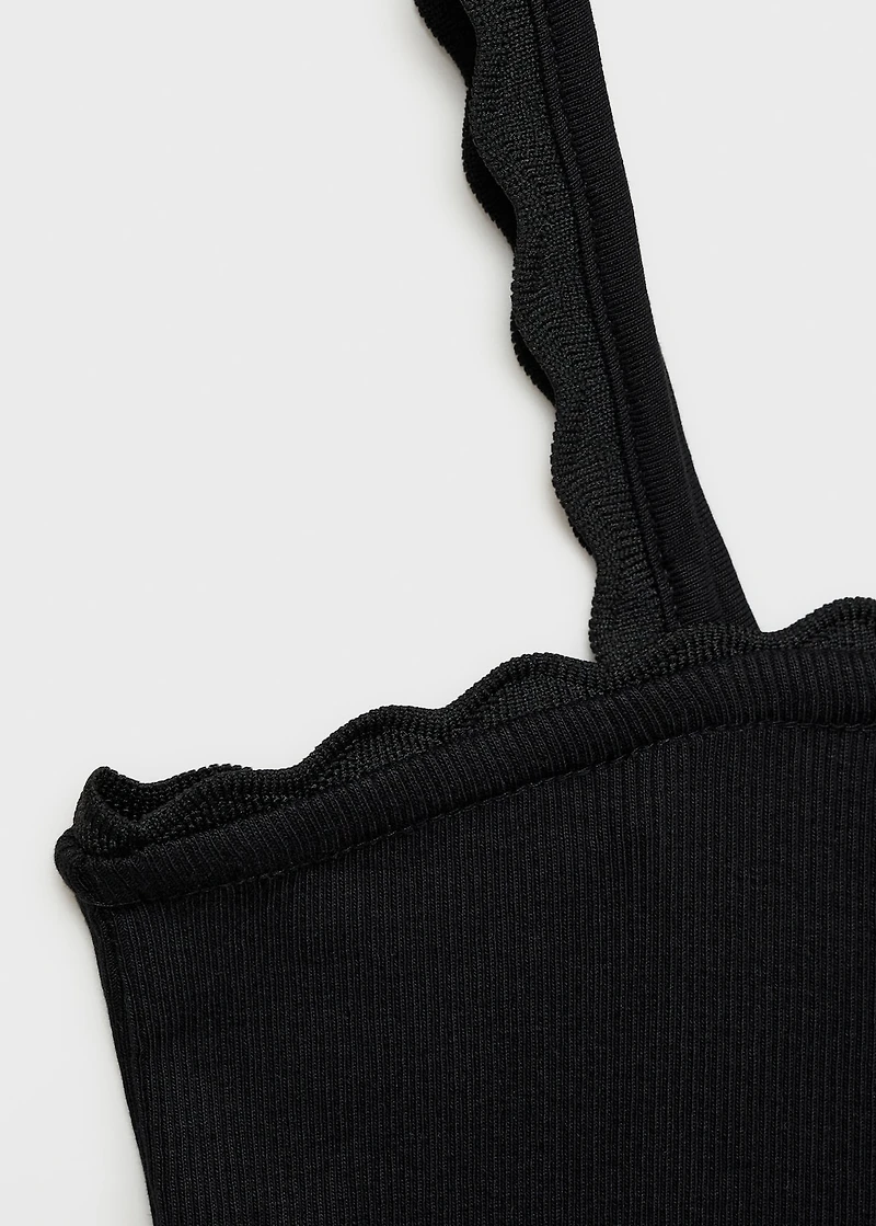 Knitted top with waves