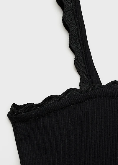 Knitted top with waves