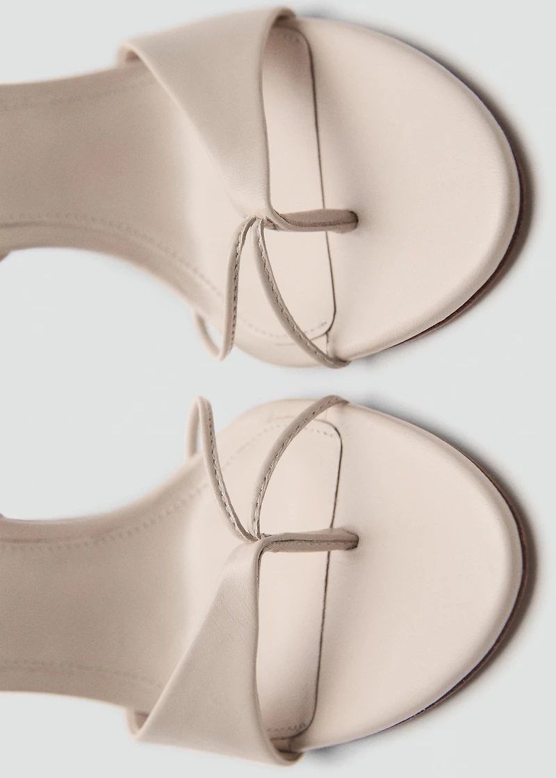 Leather sandals with contrasting heels