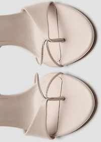 Leather sandals with contrasting heels