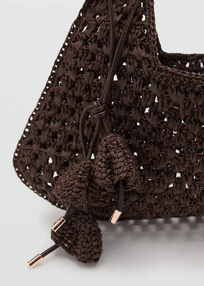 Natural fiber shoulder bag with flower charm