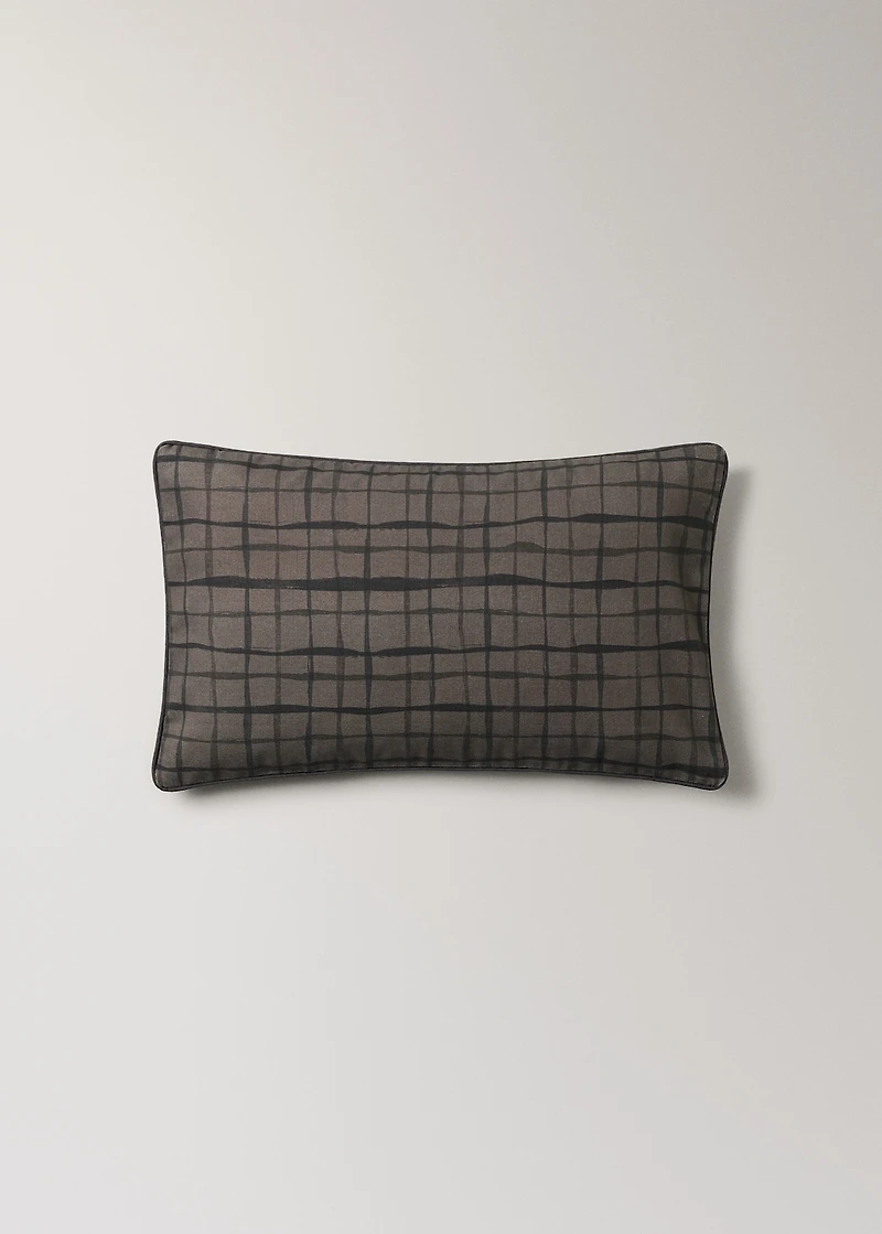 Checked-print cushion cover