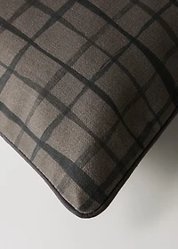 Checked-print cushion cover