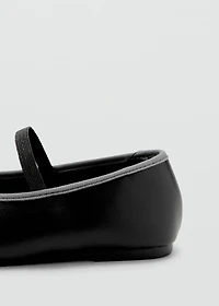 Two-tone ballet flats with bow