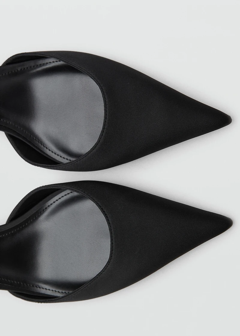 Kitten-heeled shoes with ankle strap