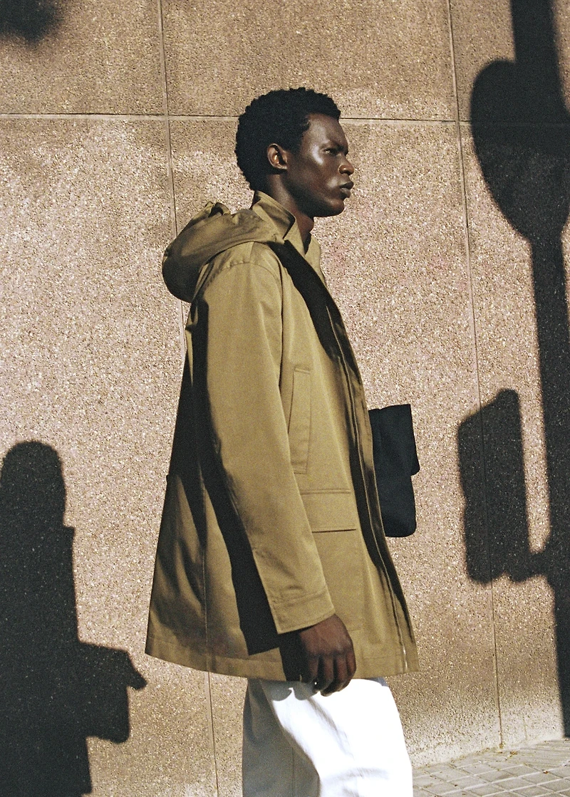 Water-repellent hooded barn jacket