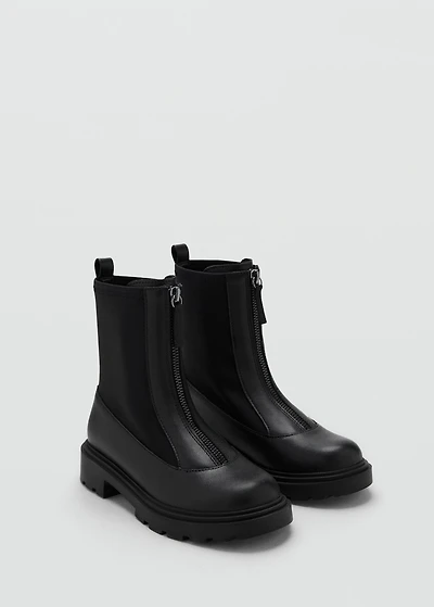 Zipped leather ankle boots