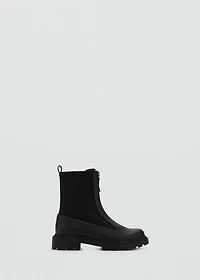 Zipped leather ankle boots