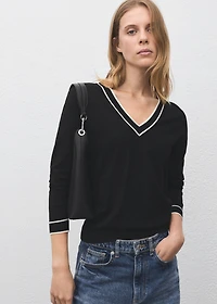 Contrasting V-neck sweater