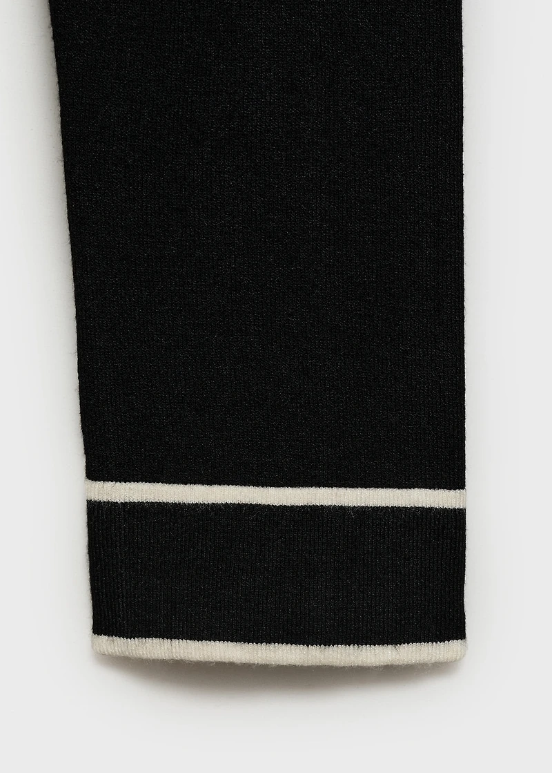 Contrasting V-neck sweater