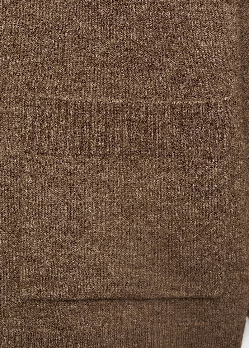 V-neck cardigan with pockets