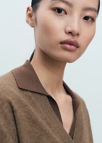 V-neck cardigan with pockets