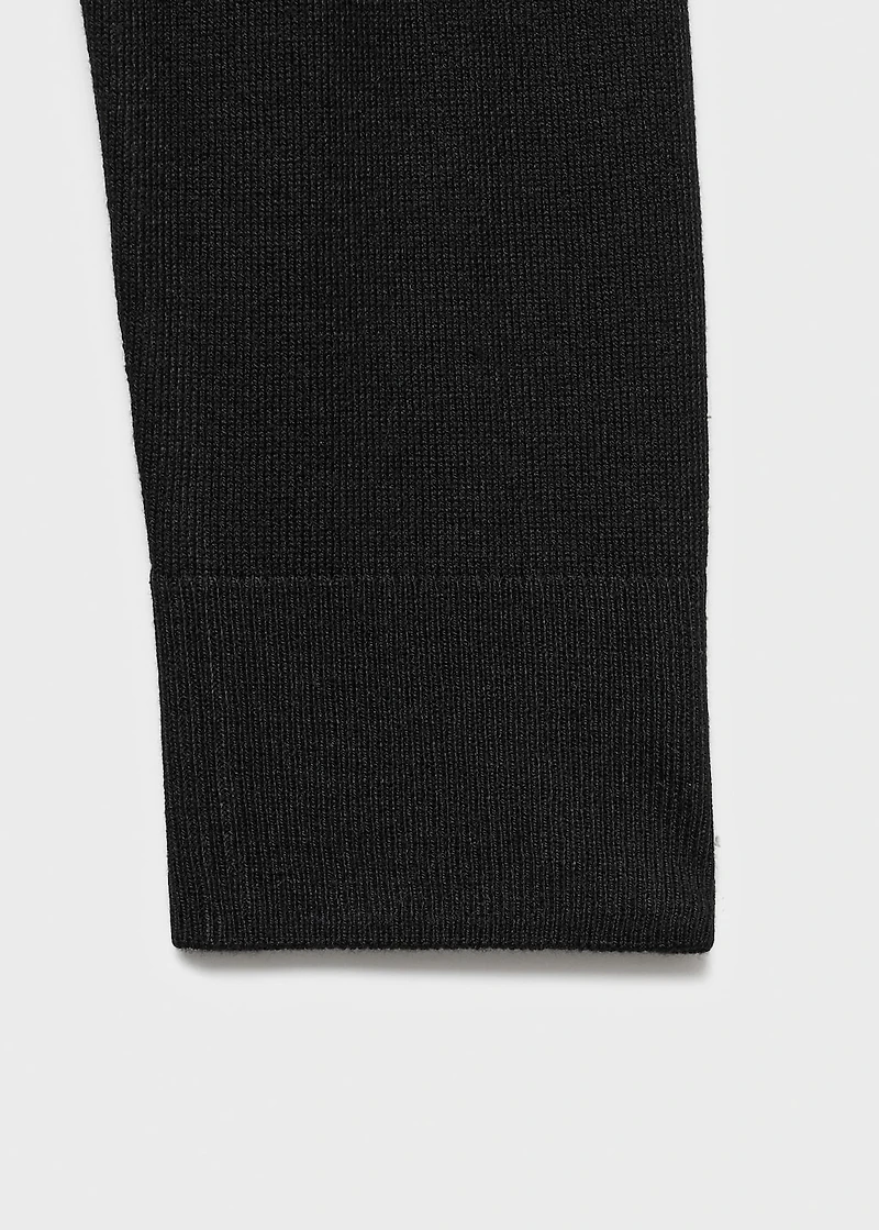 V-neck knitted cardigan