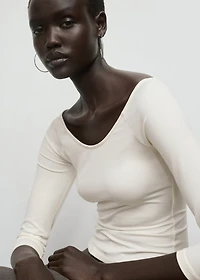 Three-quarter sleeve t-shirt