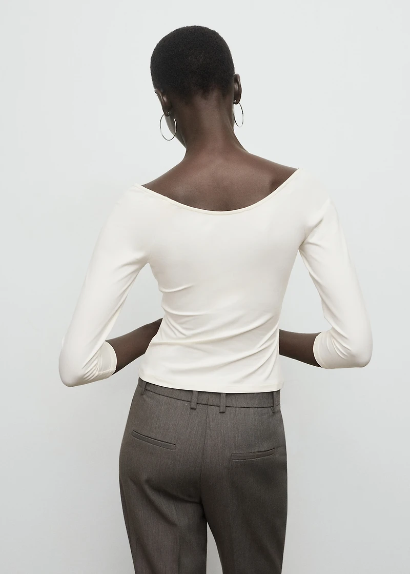 Three-quarter sleeve t-shirt