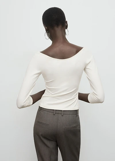 Three-quarter sleeve t-shirt