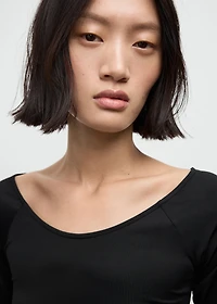 Three-quarter sleeve t-shirt