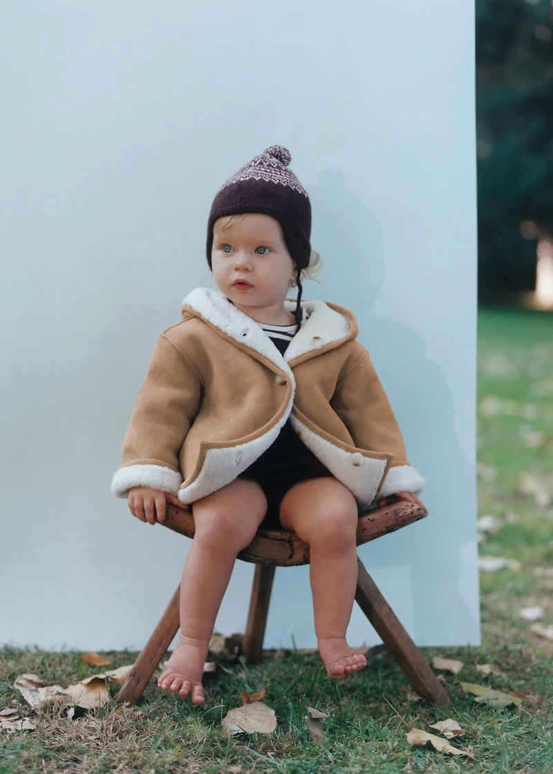 Bobble hat with jacquard pattern