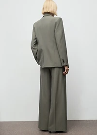 Suit blazer with flap pockets