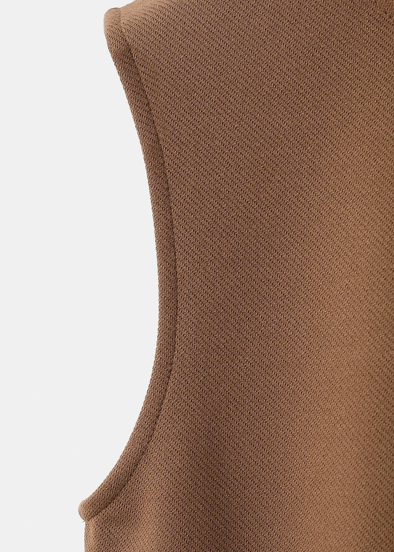 Fitted top with wide straps