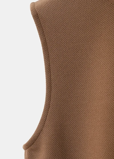 Fitted top with wide straps