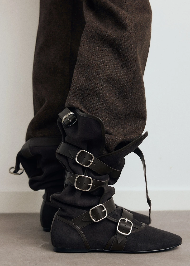 Suede boots with buckle