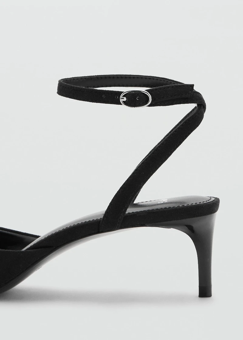 Kitten-heel pom-pom shoes