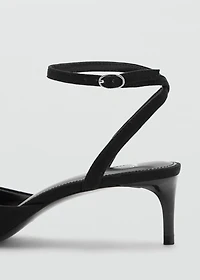 Kitten-heel pom-pom shoes