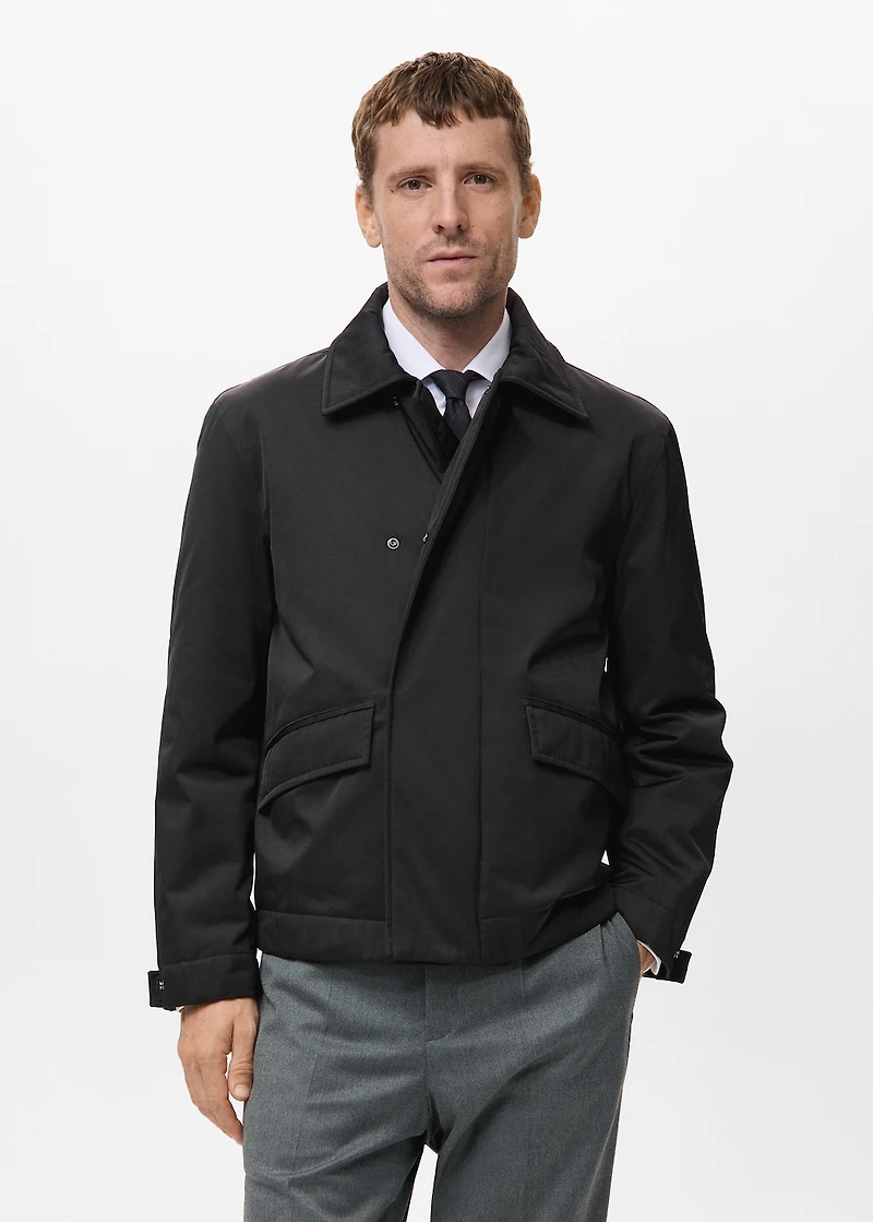 Water-repellent jacket with pockets