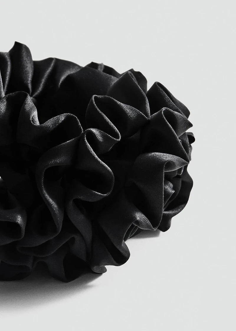 Mini ruffled scrunchie