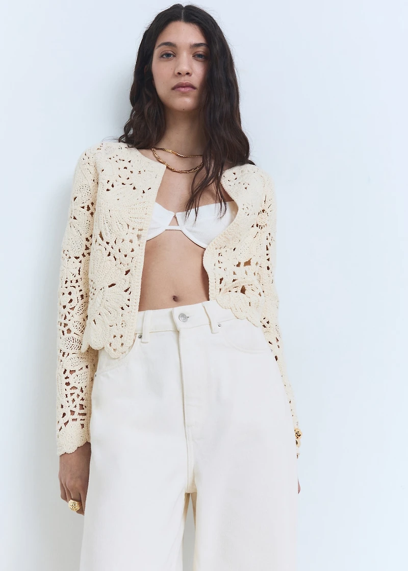 Knitted jacket with scalloped hem