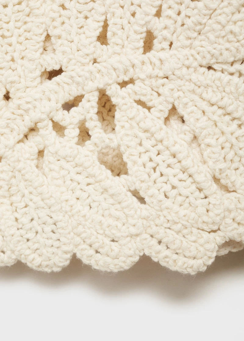 Knitted jacket with scalloped hem