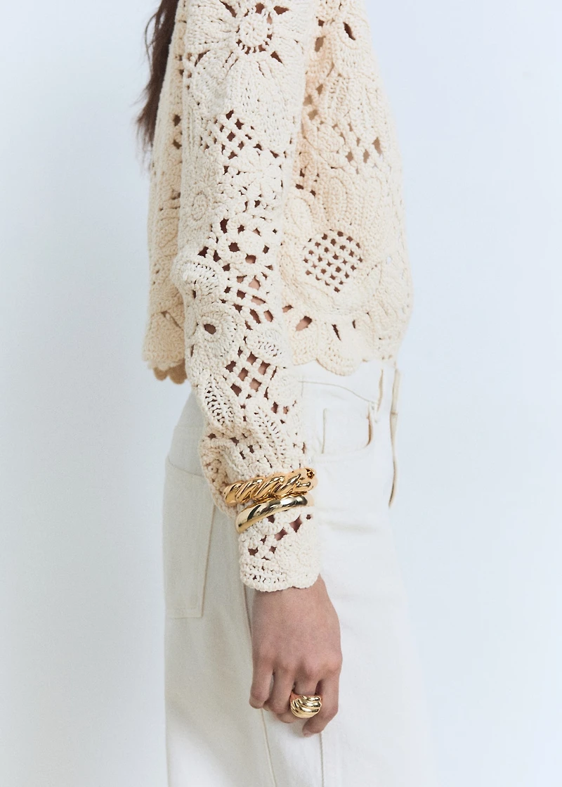 Knitted jacket with scalloped hem