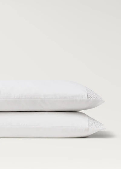 Two pillowcases with lace detail 50x75 cm