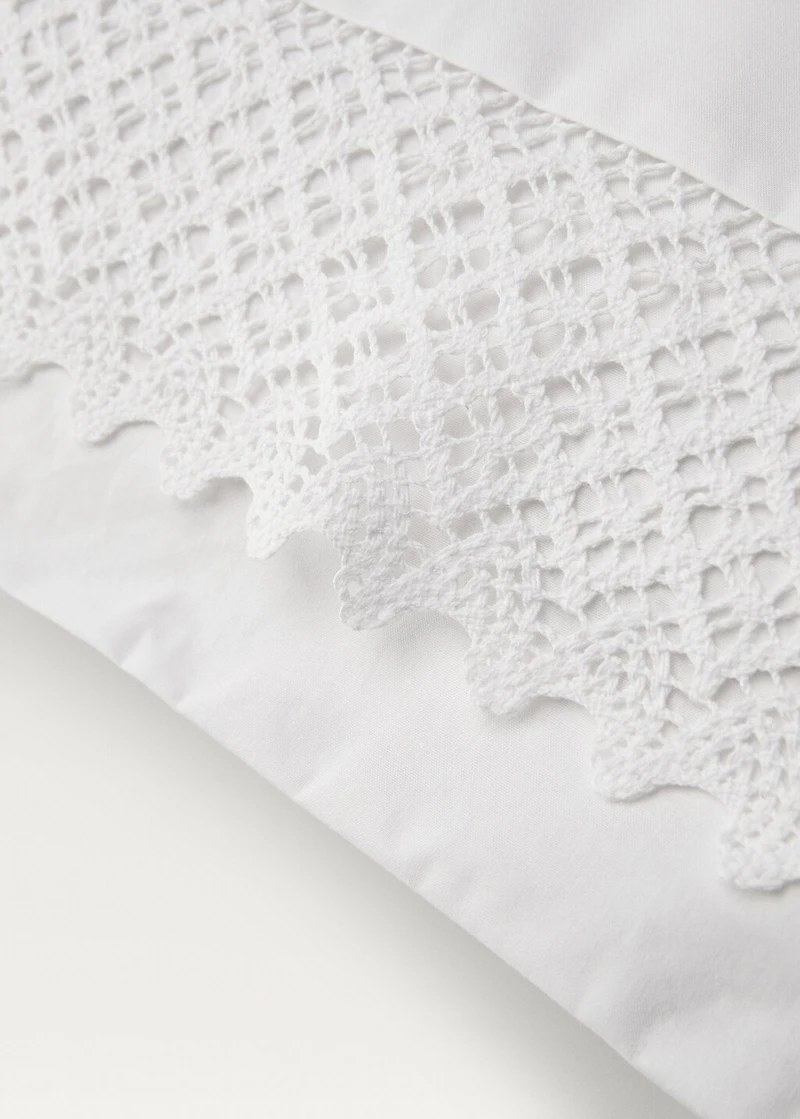 Two pillowcases with lace detail 50x75 cm