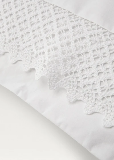 Two pillowcases with lace detail 50x75 cm